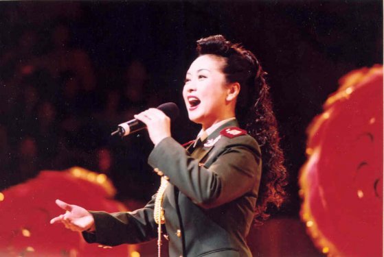 Çin'in pop yıldızı First Lady'si: Peng Liyuan