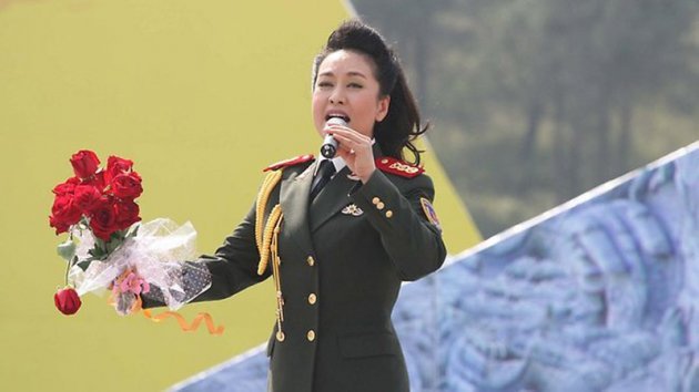Çin'in pop yıldızı First Lady'si: Peng Liyuan