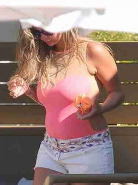  Pelin Karahan: Hamilelik döneminde tekliflere açığım