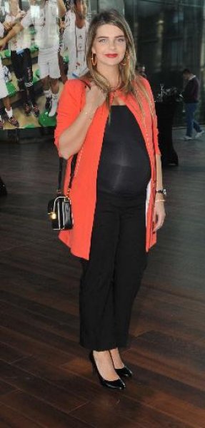 Pelin Karahan ikinci çocuk mesajı verdi 