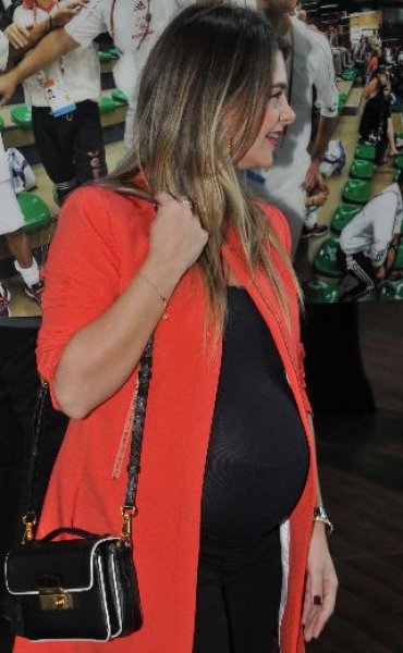 Pelin Karahan ikinci çocuk mesajı verdi 