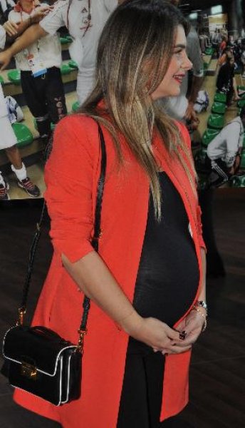 Pelin Karahan ikinci çocuk mesajı verdi 