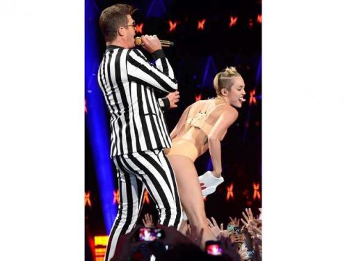 Striptiz Şov Değil!