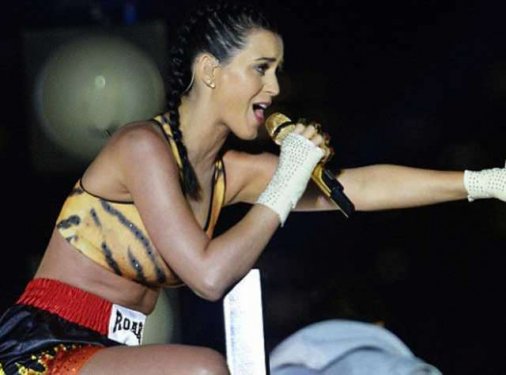 Striptiz Şov Değil!