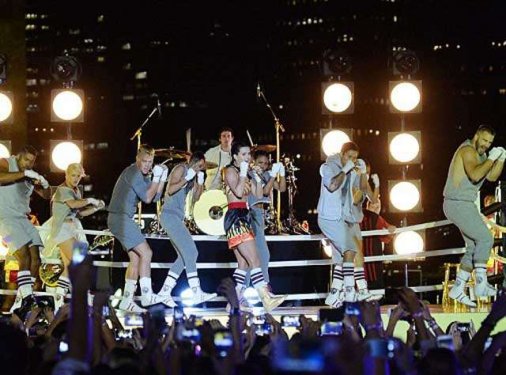 Striptiz Şov Değil!