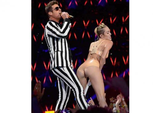 Striptiz Şov Değil!