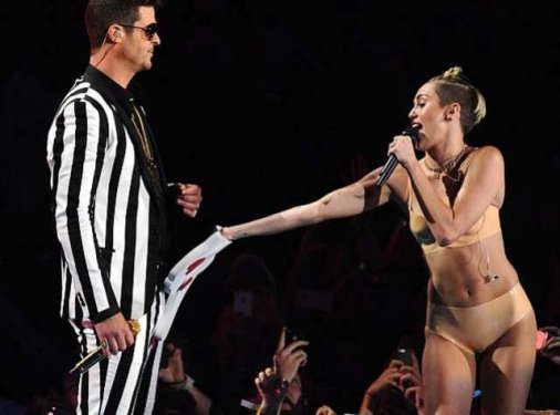 Striptiz Şov Değil!