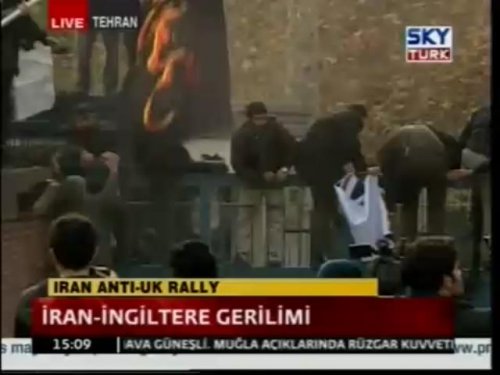 İran'da İngiliz Büyükelçiği'ne baskın