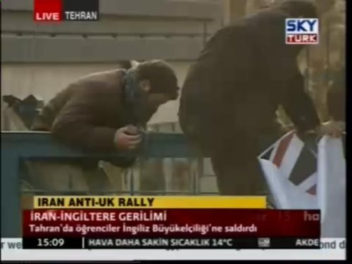 İran'da İngiliz Büyükelçiği'ne baskın
