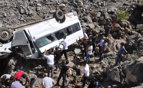Şırnak'ta halk askerleri hastaneye yetiştirdi