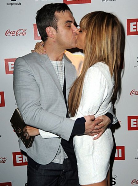 Ayda Field doğuma topuklu ayakkabıyla girdi