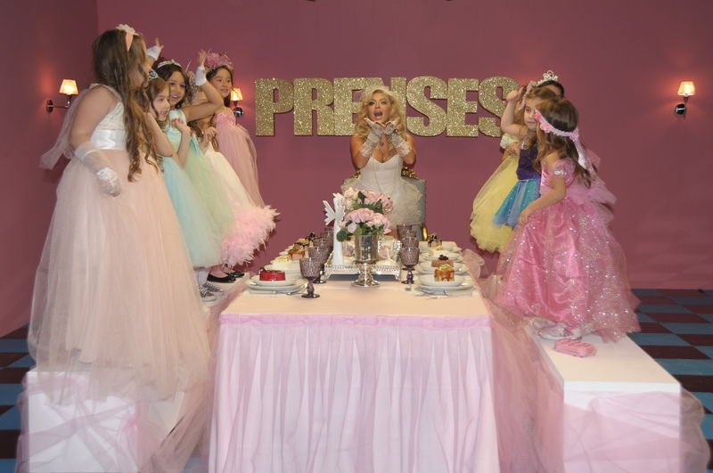 Hakan Baş: Hadise ile aşk yaşamıyoruz 