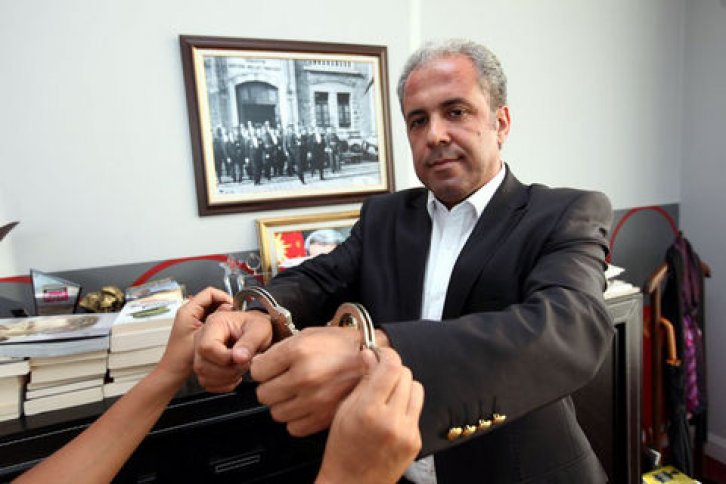 Şamil Tayyar Helin Avşar'a kelepçeli röportaj verdi