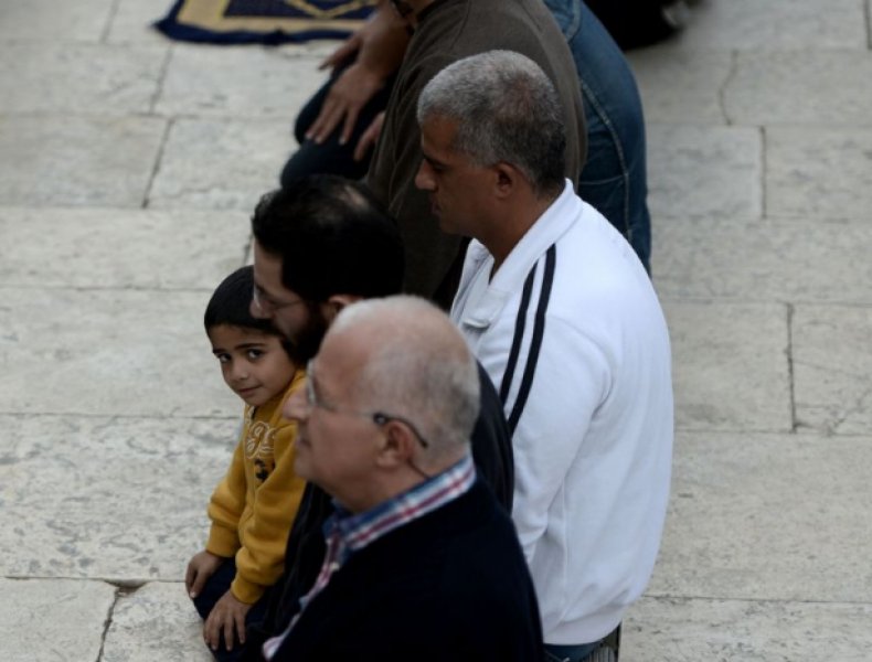 40 bin kişi Mescid-i Aksa'da namaz kıldı