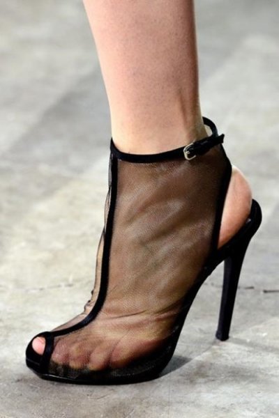 Modayı ayaklarınızla yakalamanızı sağlayacak trend: Şeffaf ayakkabılar