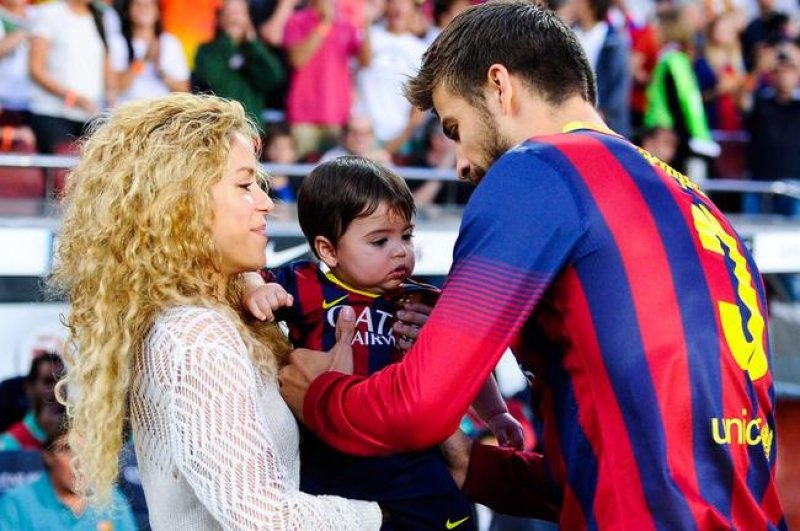 Shakira oğlu Milan'a İspanyolca öğretiyor