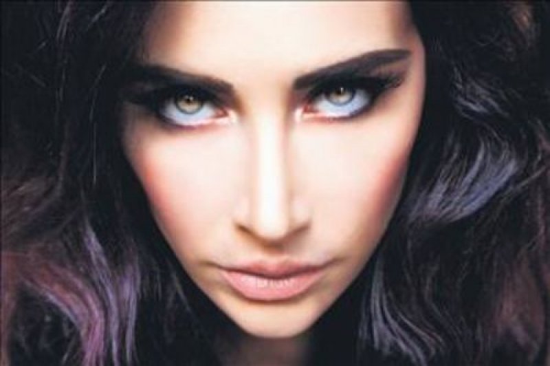 Sıla mankenlere taş çıkardı