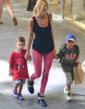 Çağla Şikel zamana meydan okuyan ünlülerden