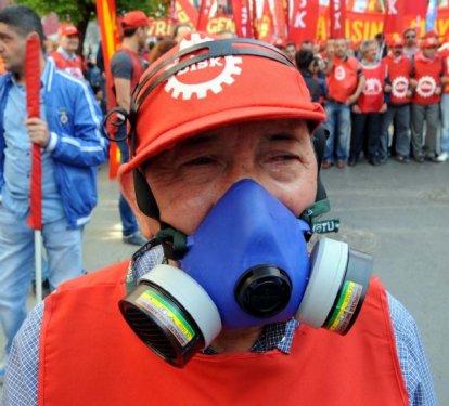 İstanbul'da olaylı 1 Mayıs kutlaması