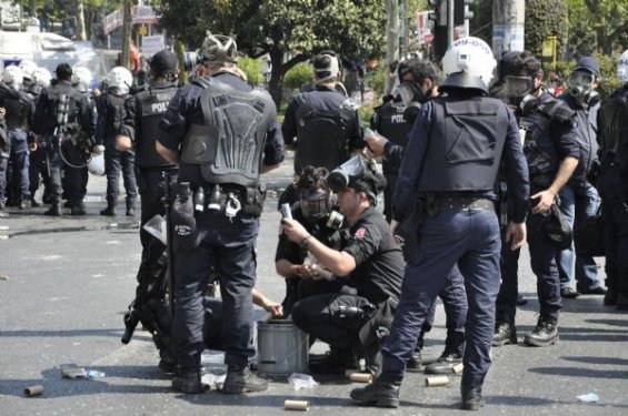 İstanbul'da olaylı 1 Mayıs kutlaması