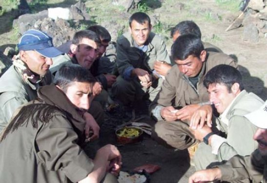 Yakalanan PKK'lının üzerinden çıkan fotoğraflar