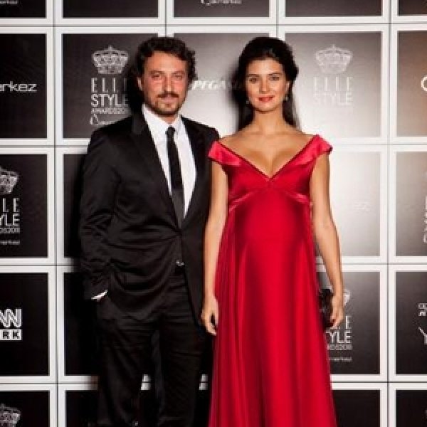 Tuba Büyüküstün ailece kahvaltıda