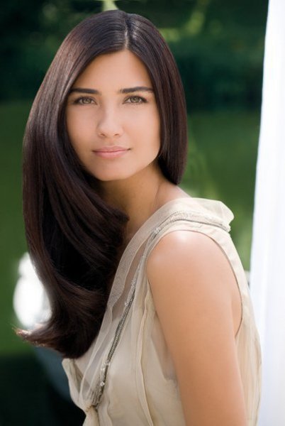 Tuba Büyüküstün ve Bergüzar Korel bir ankette karşı karşıya getirildi