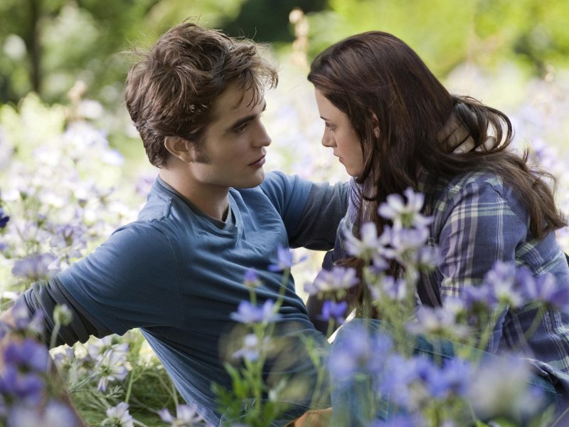 Kristen Stewart asistanıyla aşk yaşıyor