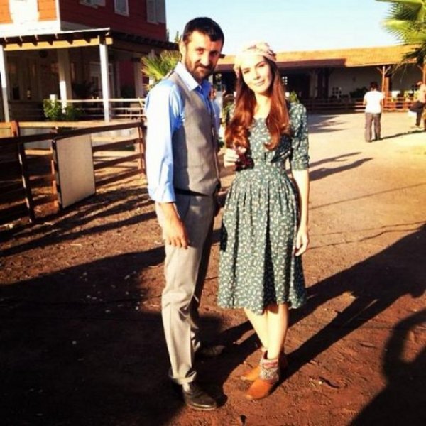 Hatice Şendil ve Burak Sağyaşar nişanlandı 