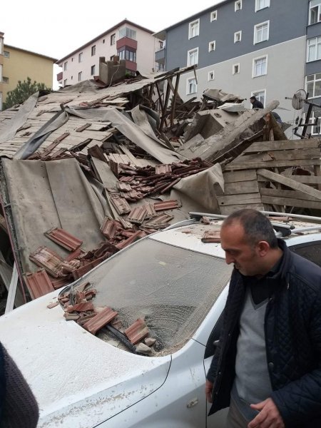 Kartal'da patlama sonrası 8 katlı bina çöktü