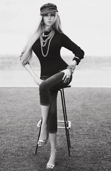 Barbie bebek  Valeria Lukyanova saldırıya uğradı