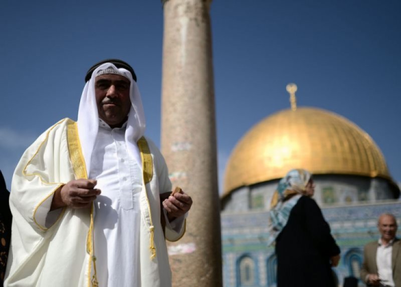 40 bin kişi Mescid-i Aksa'da namaz kıldı