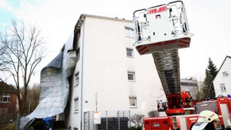 Niklas fırtınası Almanya'yı felç etti