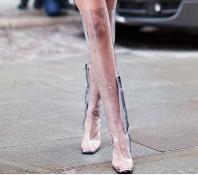 Modayı ayaklarınızla yakalamanızı sağlayacak trend: Şeffaf ayakkabılar