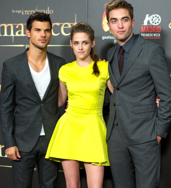 Kristen Stewart asistanıyla aşk yaşıyor