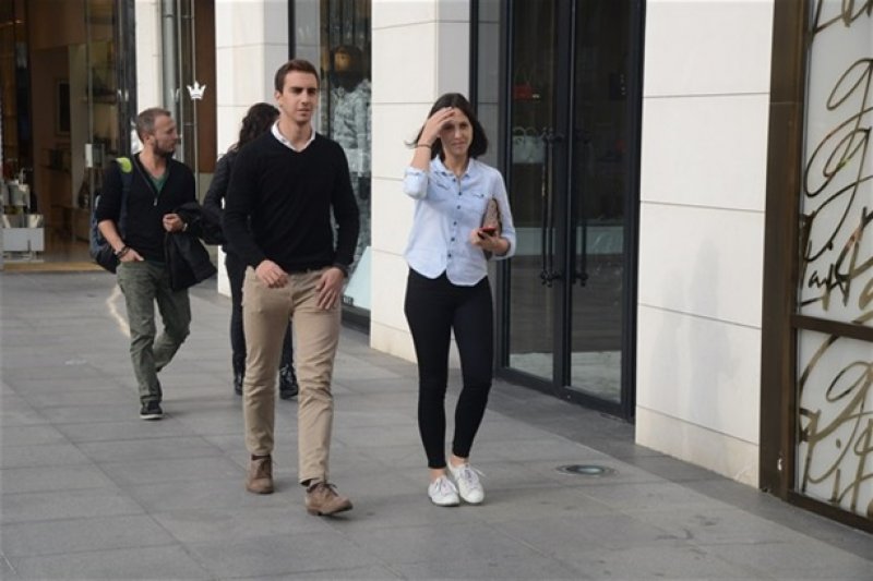 Zehra Çilingiroğlu yürüyüş arkadaşıyla kahvaltıda