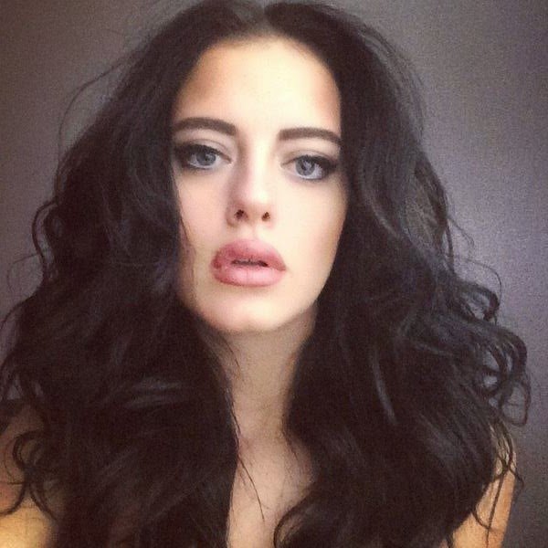 İdo'nun yeni tarzının sebebi sevgilisi çıktı