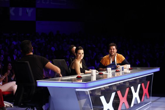 Özgü Namal 3 aylık hamile 