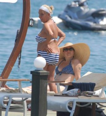 Zuhal Olcay yıllardan sonra bikinili