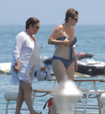 Zuhal Olcay yıllardan sonra bikinili