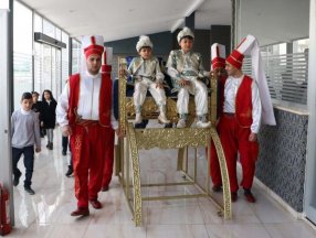 Sünnet değil, aile ve çevrenin tutumu travma nedeni