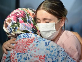 Afganistan'da başörtüsü sayesinde hayatları kurtuldu