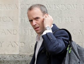 İngiltere Dışişleri Bakanı Raab'a Afganistan konusunda istifa baskısı