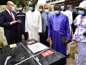 Türkiye'nin gönderdiği 12 tonluk tıbbı malzeme, Senegal'e ulaştı