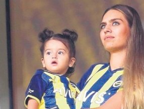 Amine Gülşe eşi Mesut Özil için takım değiştirdi