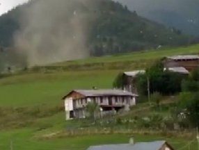 Artvin Şavşat’ta hortum ve fırtına etkili oldu