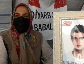 Diyarbakır'da evlat nöbetindeki anne: Siyaset yapmaya değil, oğlumu almaya geldim