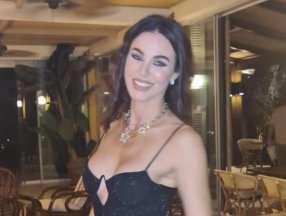 Defne Samyeli, transparan elbise giydi