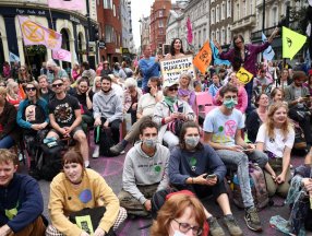 Londra'da 2 haftalık çevre protestosu