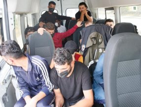 Sultangazi’de Suriye uyruklu 20 kaçak göçmen yakalandı